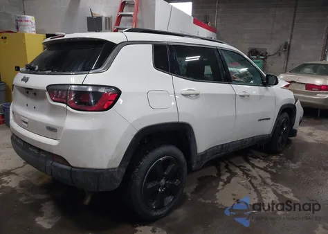 2020 Jeep Compass Latitude 4X4 z USA, uszkodzony, nr VIN 3C4NJDBB4LT117547